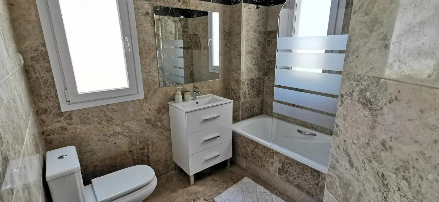 Port View - Reina Sofia Apartment Estepona